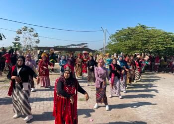 Ribuan Pasang Mata Terhibur Saksikan Karnaval Kemerdekaan di Golokan Sidayu 
