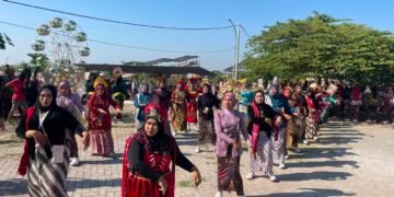 Ribuan Pasang Mata Terhibur Saksikan Karnaval Kemerdekaan di Golokan Sidayu 