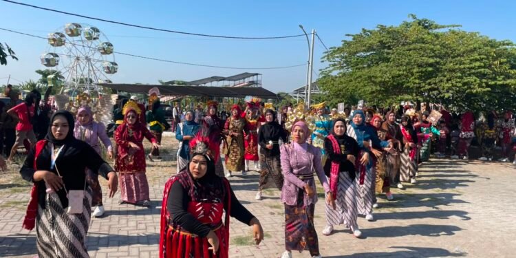 Ribuan Pasang Mata Terhibur Saksikan Karnaval Kemerdekaan di Golokan Sidayu 