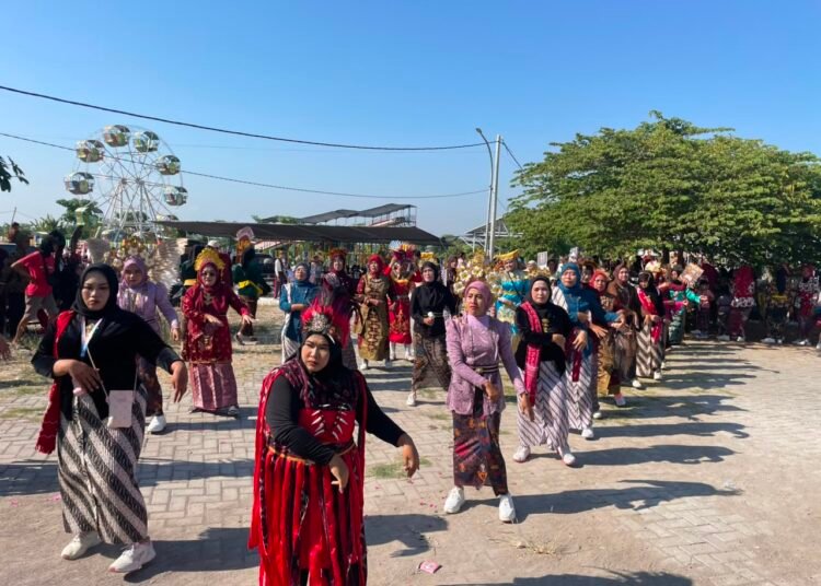 Ribuan Pasang Mata Terhibur Saksikan Karnaval Kemerdekaan di Golokan Sidayu 