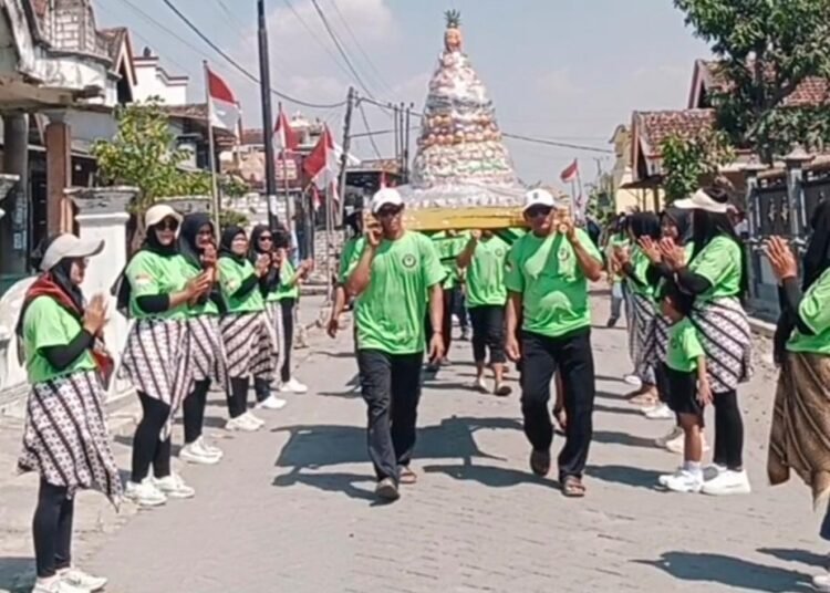 Penuh Syukur, Sedekah Bumi Dusun Kendal Dungus Diwarnai Kirab Gunungan Hasil Bumi