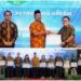 Berkontribusi Besar bagi Masyarakat, Bupati Gus Yani Bersama Kadis PMPTSP Berikan Penghargaan untuk Petrokimia Gresik