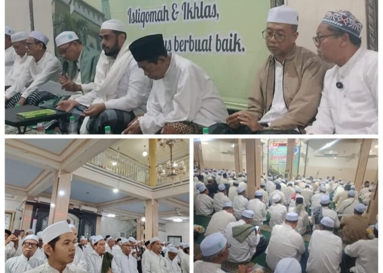 Khidmat !! Majelis Siji Bersholawat Bersama Jamaah Masjid Roudhotul Jannah GKB Gresik