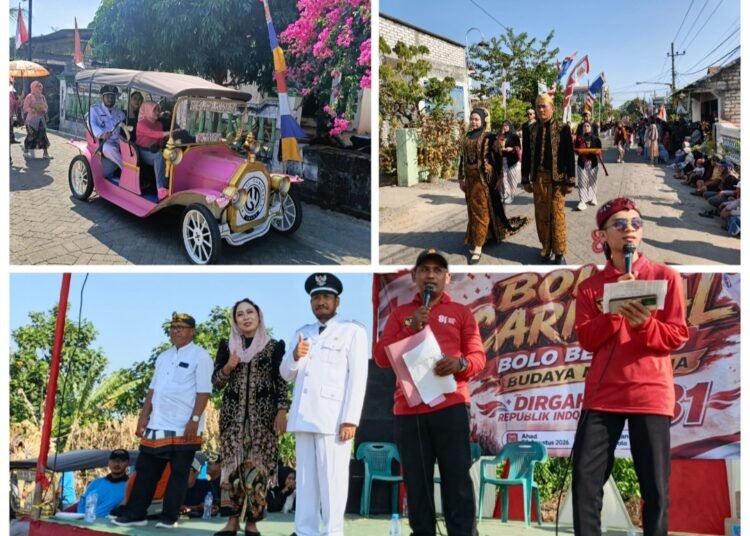 Naik Mobil Klasik, Kades Bolo Ujungpangkah Bersama Istri Tercinta Ikut Pawai Karnaval HUT ke-81 Kemerdekaan RI