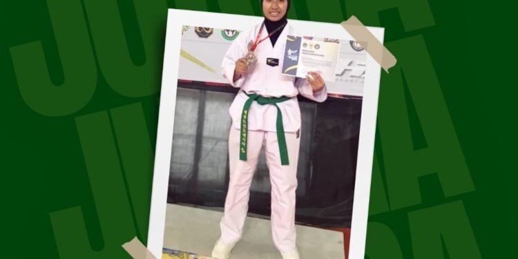 Indri Indah Syafira, Siswi UPT SMPN 10 Gresik Raih Juara 3 Kyorugi Prestasi Bupati Cup 2026