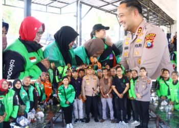 Kapolres Gresik Ajak Ratusan Driver Ojol Ngopi Bareng Penuh Keakraban 