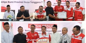 Gresik Peduli !! Bupati Gus Yani Bersama Baznas, PGRI, dan PMI Salurkan Bantuan Senilai Rp250 juta untuk Korban Gempa NTT