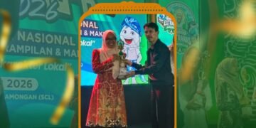 Nur Laily Guru MAN 1 Gresik Raih Juara 3 Desain Busana Pesta Tingkat Nasional