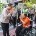 Tak Hanya Kursi Roda, Kapolres Gresik juga Berikan Bantuan Modal Usaha kepada Ojol Korban Kecelakaan