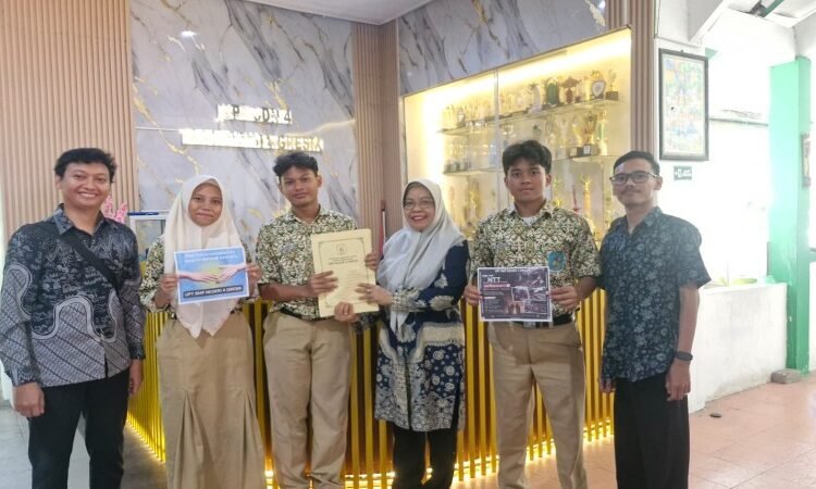 Peduli Bencana !! UPT SMPN 4 Gresik Galang Dana untuk Korban Gempa Nusa Tenggara Timur