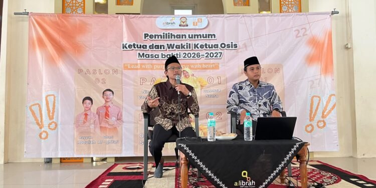 Bawaslu Gresik Goes to School: Ajak Pelajar SMPIT Al Ibrah Jadi “Detektif Demokrasi Muda”