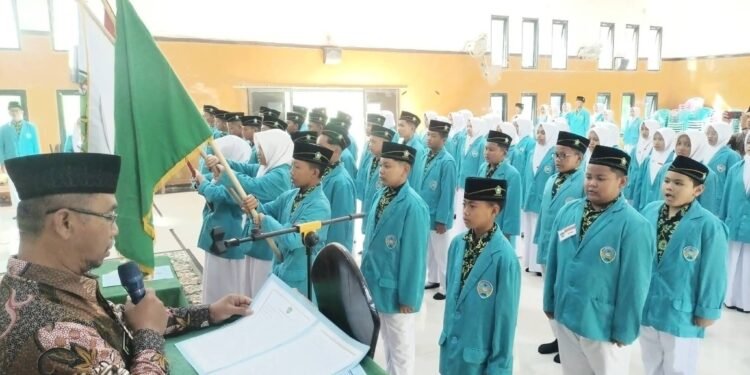 Pelantikan Pengurus OSIM MTsN Gresik Periode 2026-2027, Siap Hadirkan Program Kreatif dan Menantang