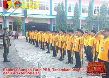 Babinsa Bungah Latih PBB Siswa SMP Ma’arif Assa’adah Tanamkan Disiplin dan Jiwa Nasionalisme 