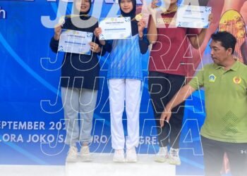 Tangguh di Lintasan Jarak Jauh! Zia Ersalina Kunci Medali Emas Lari 1500m Putri