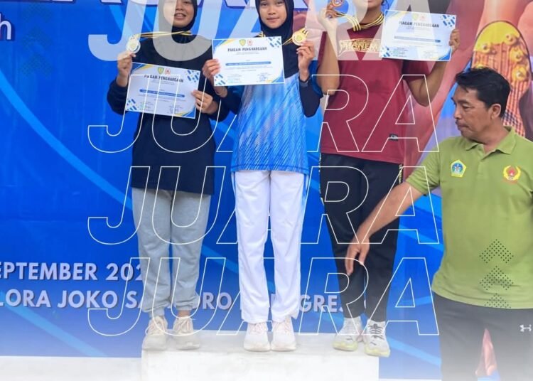 Tangguh di Lintasan Jarak Jauh! Zia Ersalina Kunci Medali Emas Lari 1500m Putri