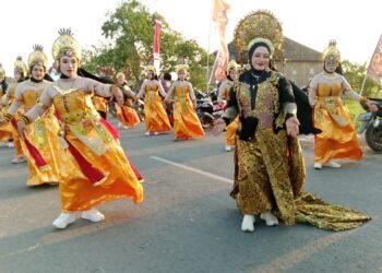 Ribuan Warga Tumpah Ruah Banjiri Glindah Carnival Puncak Perayaan HUT RI ke 81