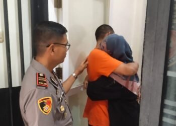 Peduli Kemanusiaan, Polres Gresik Beri Kesempatan Tahanan Peluk Anak dan Istri
