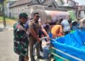 Kisah Mas Fanani, Anggota Trantib Balongpanggang Ujung Tombak Pembagian Air Bersih ke Warga Terdampak Kekeringan