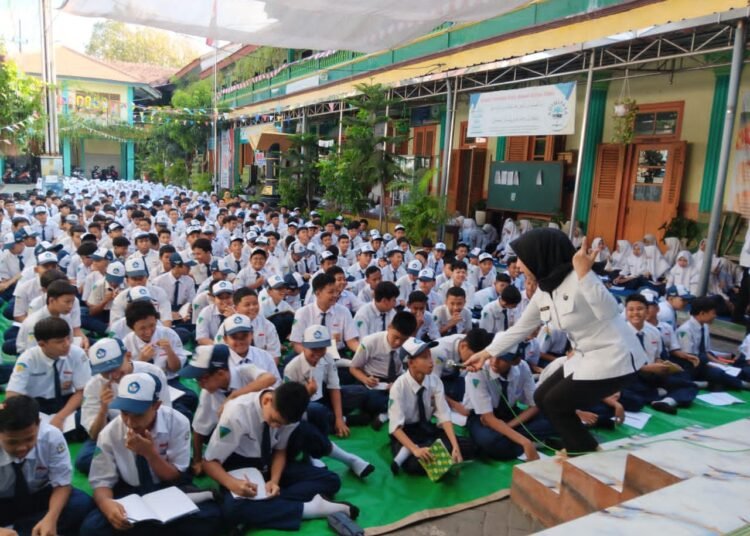 Cegah Sejak Dini, BNN Gresik Gelar Penyuluhan “Bersinar” di SMPN 2 Gresik: Lindungi Masa Depan, Jauhi Narkoba!