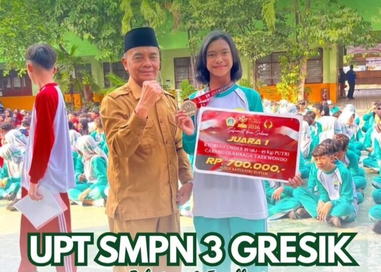 UPT SMPN 3 Gresik Sabet Juara 1 Bupati Cup Gresik Kyorugi Under-49 kg Junior