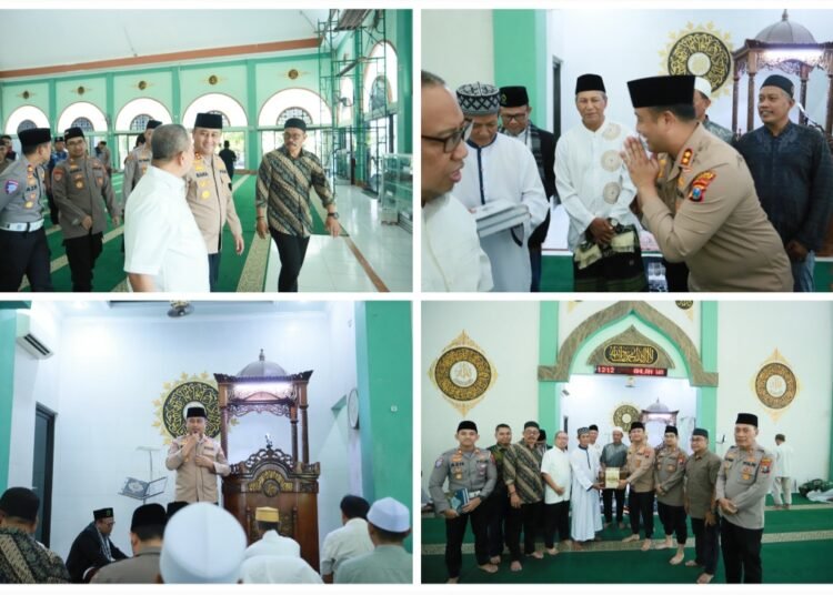 Kapolres Gresik Gelar Safari Jumat di Kawasan Pelabuhan Pererat Silaturahmi Bersama Warga