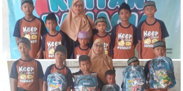 Berkat Nurul Hayat, Anak-anak Jalanan Terminal Gubernur Suryo Dikhitan Gratis plus Uang Saku dan Perlengkapan Sekolah