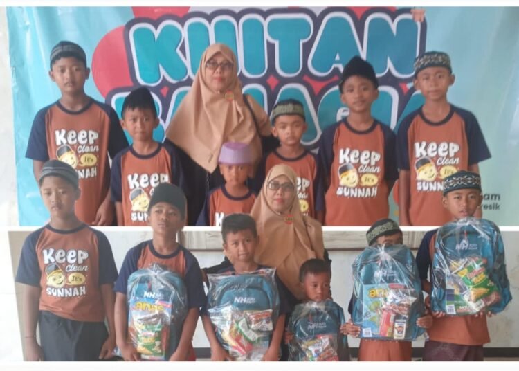Berkat Nurul Hayat, Anak-anak Jalanan Terminal Gubernur Suryo Dikhitan Gratis plus Uang Saku dan Perlengkapan Sekolah
