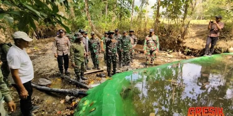 Dandim Gresik Tinjau Pipanisasi di Desa Daun Sangkapura Dukung Pengairan Pertanian di Bawean