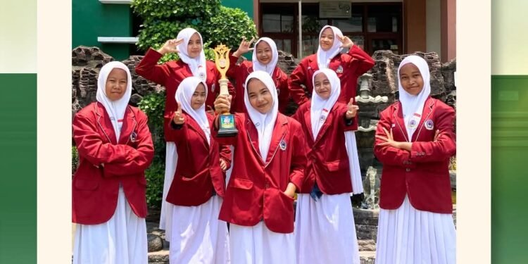Tim Yel-yel Putri Scout Rider MAN 2 Gresik Sabet Juara 2 di Ajang MCC XI Selorejo – Malang