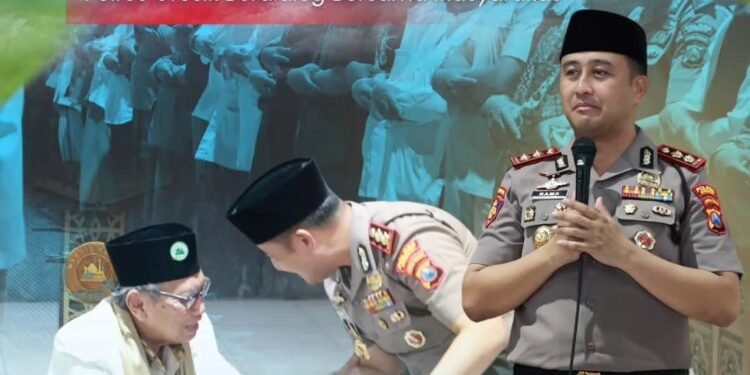 Lewat Sholat Subuh Keliling, Polres Gresik Hadir Lebih Dekat dengan Masyarakat