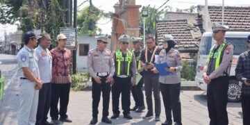 Utamakan Keselamatan, Satlantas Polres Gresik Gandeng Tim Ahli Kaji Jalan Raya Krikilan Driyorejo sebagai Blackspot
