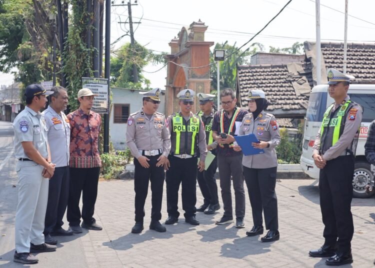 Utamakan Keselamatan, Satlantas Polres Gresik Gandeng Tim Ahli Kaji Jalan Raya Krikilan Driyorejo sebagai Blackspot