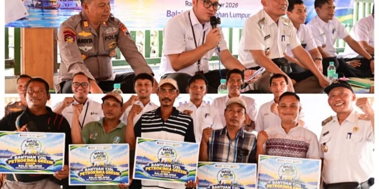 Peduli dan Berbagi !! Petrokimia Gresik Gelontor Bantuan Rp100 Juta untuk Nelayan Sekitar Perusahaan