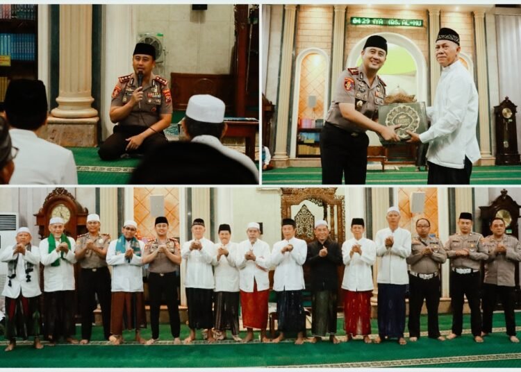 Istiqomah Gelar Safari Subuh, Kapolres Gresik Ajak Warga Jadi Polisi bagi Diri Sendiri