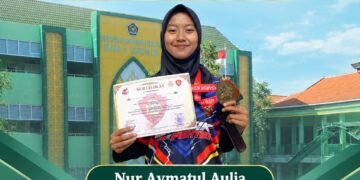 Pesilat MAN 1 Gresik Nur Aymatul Aulia Sabet Juara 1 Kejuaraan Pencak Silat se-Jawa Timur