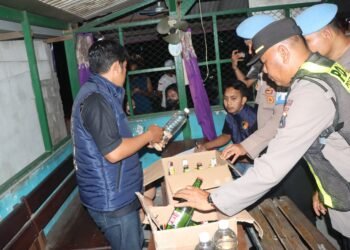 Miras Belum Juga Sirna dari Kota Santri, Polres Gresik Amankan Puluhan Botol di Kebomas 